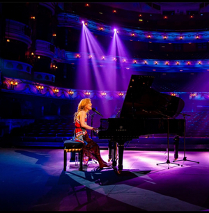 Review: TONIGHT AT THE LONDON COLISEUM: CASSIDY JANSON, London Coliseum Image