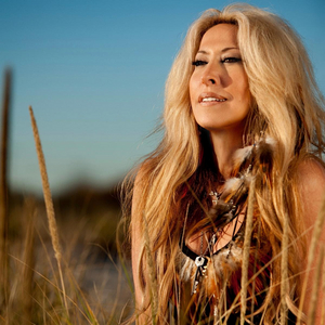 Country Singer-Songwriter Jenna Torres Unleashes Video for 'Wild Thing' 