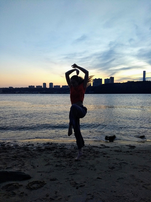 Choreographer Beth Jucovy Presents Multi-Disciplinary Art Film EVENING Image