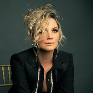 Jennifer Nettles to Receive Inaugural 'CMT Equal Play Award' Image