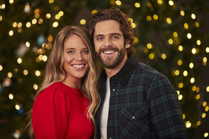 Celebrate the Holidays with CMA COUNTRY CHRISTMAS Tonight Image