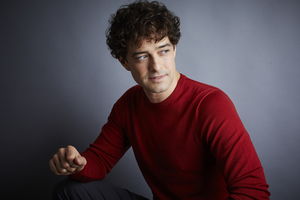Interview: Lee Mead Discusses His CHRISTMAS SINGLE, 'In My Arms For Christmas' Image