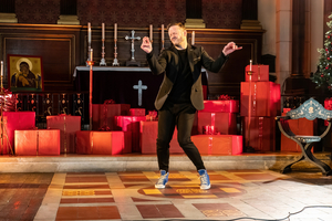 Review: WE NEED A LITTLE CHRISTMAS Online, The Actors Church Image