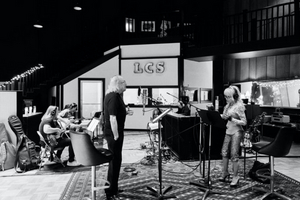 Barry Gibb & Dolly Parton Collaborate on 'Words' Image