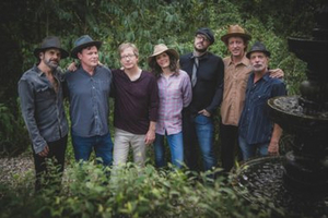 Edie Brickell & New Bohemians' 'Horse's Mouth' Debuts Today Image
