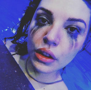 Flora Cash Shares Powerful New Single 'The Bright Lights' Image