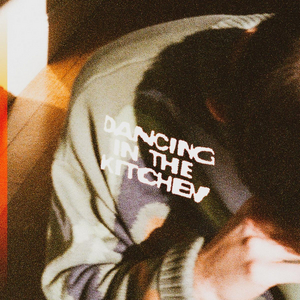 Zachary Knowles Shares New Single & Video 'dancing in the kitchen'  Image