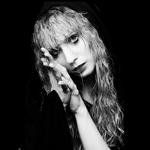 EMMI Shares Visualizer for Newest Single 'Drum' Image