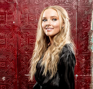 Queeva Releases Country Love Song 'Do Better' Image