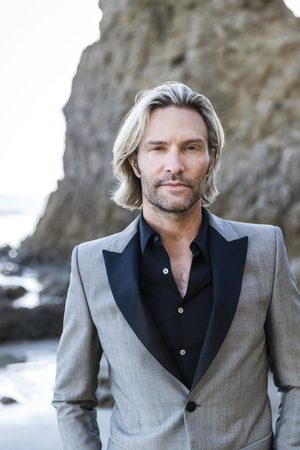 Grammy Winner Eric Whitacre Conducts First Ever Live Virtual Chorus Using Groundbreaking Tech Image