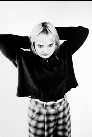 Jackie Hayes Premieres New Single 'omg' Image