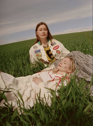 Wet Leg Sign To Domino, Release Debut Single & Video 'Chaise Longue' Image