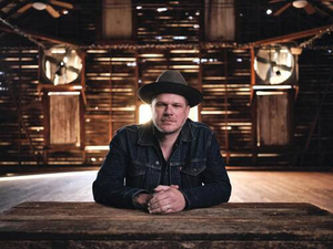 Jason Eady Releases New Song 'French Summer Sun' 