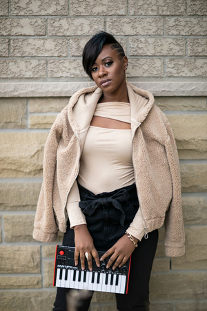 Desarae Dee Releases Single 'Late Arrival' Image