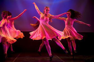 Review: LAMTA Brings Iconic Images to Life in Dance Production PHOTOGRAPH Image