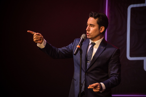 Interview: John Lloyd Young of SOLID GOLD in Las Vegas and Online  Image