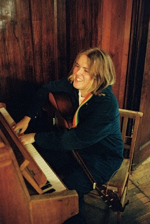 Oscar Lang Releases New Single and Video for 'Write Me a Letter' Image