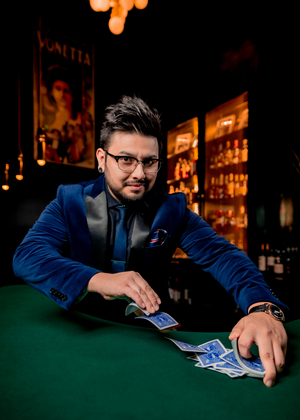 Review: THE SIGNATURE SHOW Enchants Audiences at The Chicago Magic Lounge Image