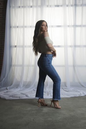 Maren Morris to Guest Host ABC's JIMMY KIMMEL LIVE! Tonight Image