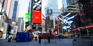 Pop-Up Ferris Wheel Takes Visitors For a Spin in Times Square 