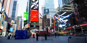 Pop-Up Ferris Wheel Takes Visitors For a Spin in Times Square Image