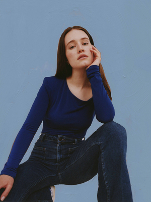 VIDEO: Sigrid Releases New Music Video for 'Burning Bridges'  Image