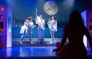 Review: MAMMA MIA at Dutch Apple Dinner Theatre Image