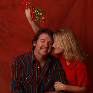 BRUCE ROBISON & KELLY WILSON Come To The Lewisville Grand Theater Image