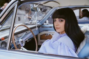Mon Laferte Releases 'Algo Es Mejor' Single from New Album '1940 Carmen' Image