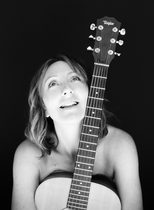 Carmen Cusack to Present BARING ALL at Feinstein's/54 Below Image