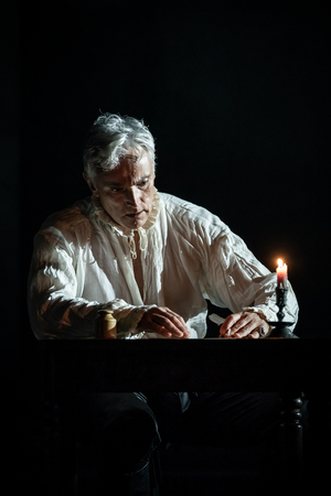Review: THE MIRROR AND THE LIGHT, Gielgud Theatre Image