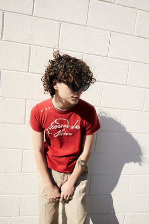 VIDEO: Hastings Releases New Lyric Video for 'Chapstick' Image