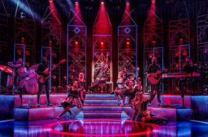 Review: SIX, Vaudeville Theatre Image