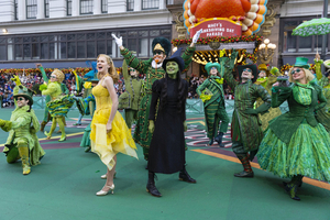 Macy's Thanksgiving Day Parade Draws 25 Million Viewers 