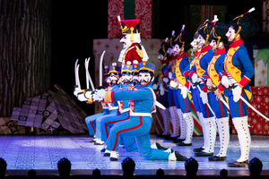 Review: THE NUTCRACKER is a Prancing Good Time at Houston Ballet Image