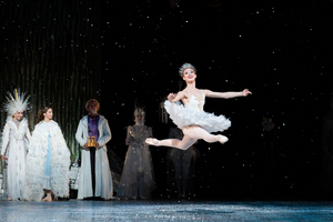 Review: THE NUTCRACKER is a Prancing Good Time at Houston Ballet Image