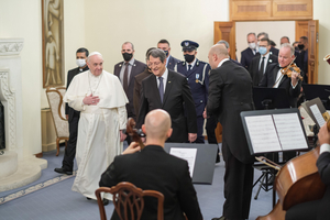 Feature: Maestro Yiannis Hadjiloizou & the Cyprus National Symphony Welcome Pope Francis at The Presidential Palace 