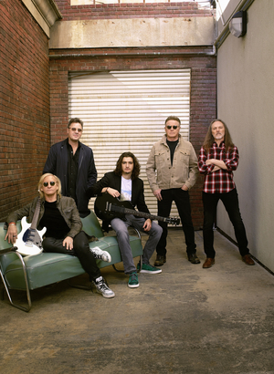 The Eagles Extend HOTEL CALIFORNIA 2022 Tour Image