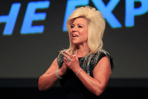 THERESA CAPUTO LIVE! THE EXPERIENCE is Coming to the Warner Theatre 