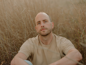 Bobby Halvorson Releases New Single 'Nothing Feels Like Home' Image