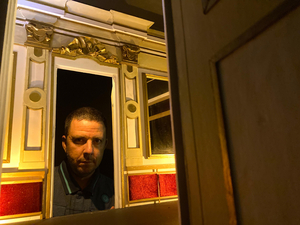 Philadelphia Fringe Favorite Thaddeus Phillips Travels The World In ZOO MUNDO Image