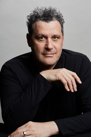 Isaac Mizrahi Returns to Café Carlyle in March Image