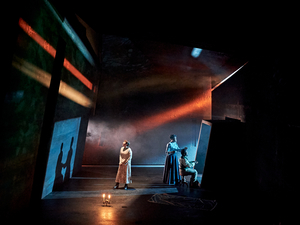 Review: THE GLOW, Royal Court Image