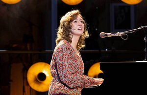 Review: BEAUTIFUL - THE CAROLE KING MUSICAL, Leicester Curve Image