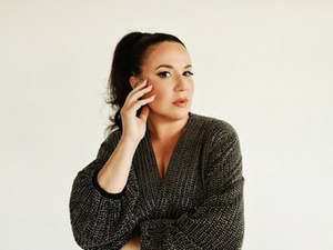 Ashley Myles Releases New Single 'Fire' Image
