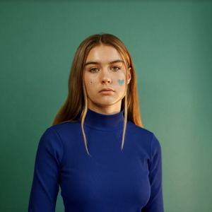 Rising Swedish Pop Star Paula Jivén Releases Music Video for 'Breaking Up With a Friend' 