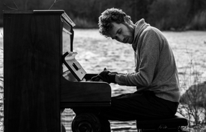 Neo-Classical Cinematic Pianist Doeke Unveils Latest Track, 'NADAGEN (AFTER-DAYS)' Image