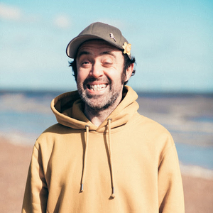 Beans On Toast & The Kentish Folk Release New Track 'Swimming In It' Image