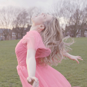 FRANSIS Shares New Single 'Honeymoon' Image