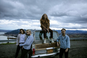 Alt-Pop Group Flor Share 'FUTURE SHINE' Album Image